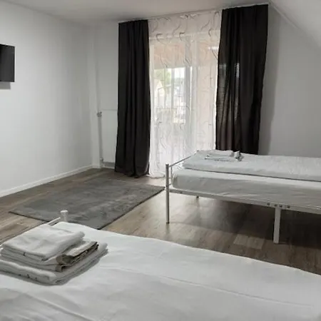 Business Hotel *